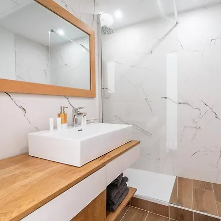 2 Bedroom Croisette Balcony & Sea View Olam 아파트 칸느