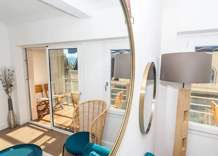 Apartmán 2 Bedroom Croisette Balcony & Sea View Olam *