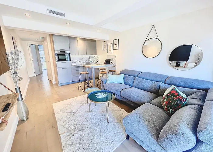 2 Bedroom Croisette Balcony & Sea View Olam Apartmán *