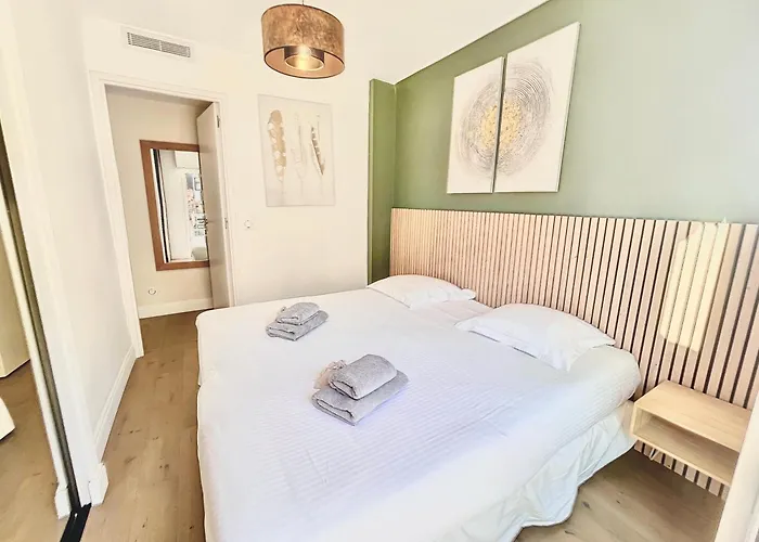 2 Bedroom Croisette Balcony & Sea View Olam Apartmán