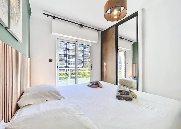 2 Bedroom Croisette Balcony & Sea View Olam Apartmán Cannes