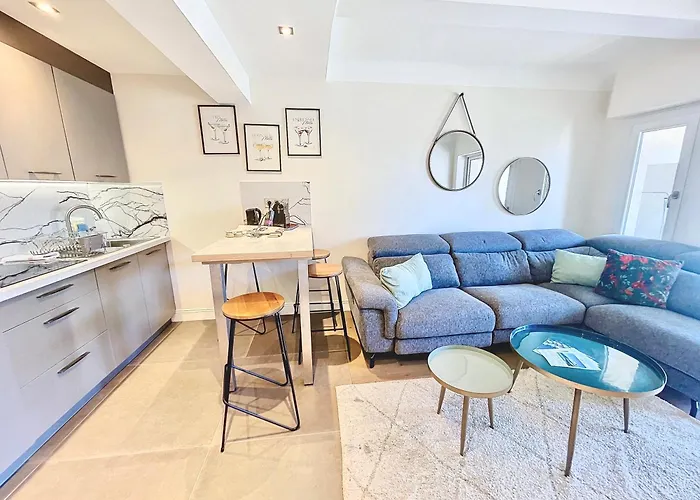 Apartmán 2 Bedroom Croisette Balcony & Sea View Olam