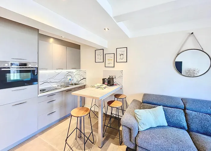 2 Bedroom Croisette Balcony & Sea View Olam Apartmán Cannes